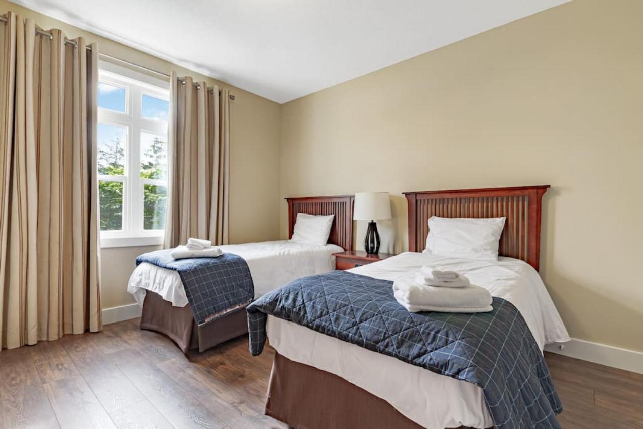 Holiday home Blue Mountain Getaway Located On Golf Course